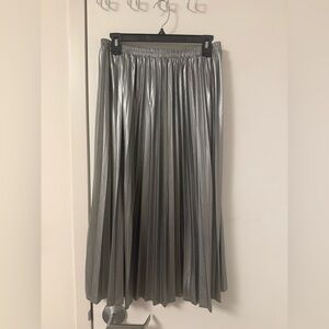 Elegant Silver Pleated Skirt